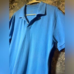 Gap light blue classic polo collar shirt size S